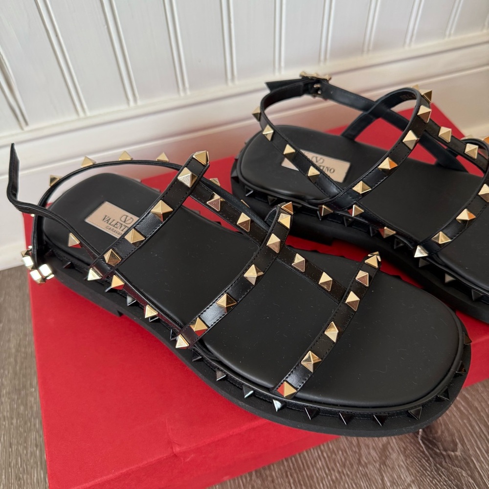 ❗️SOLD❗️Valentino Garavani Rockstud Leather Sandals Black - Picture 3 of 11